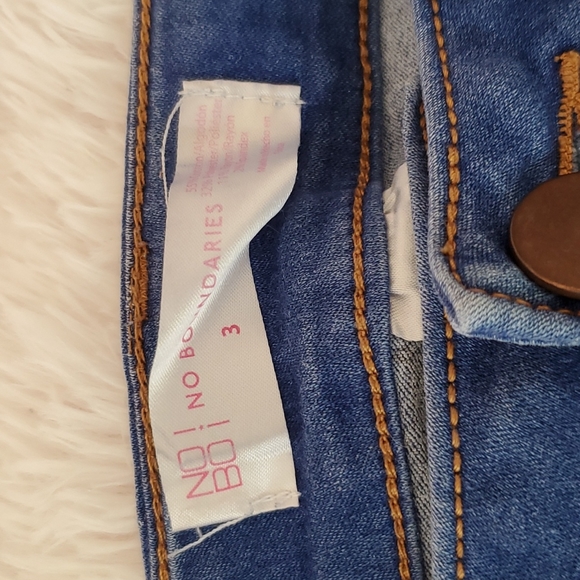 No Boundaries Junior Jeans - Picture 5 of 5